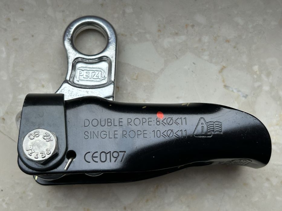 Przyrządy wspinaczkowe Petzl - poignee, croll, shunt, rolka zjazdowa