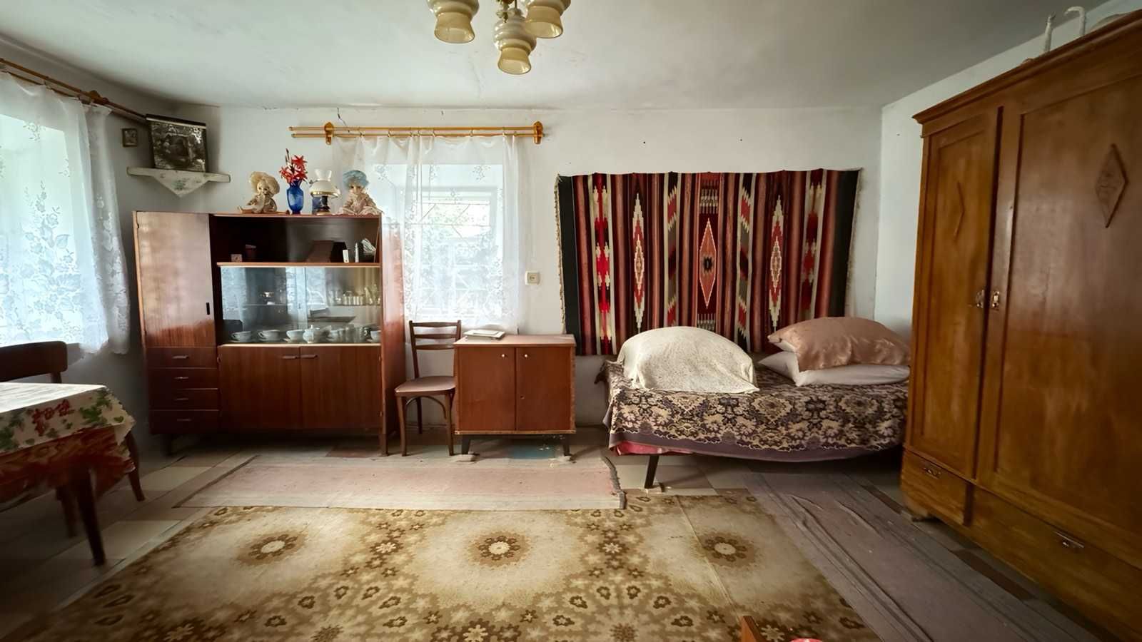 (5)    Продам будинок в с. Хижинці 9081