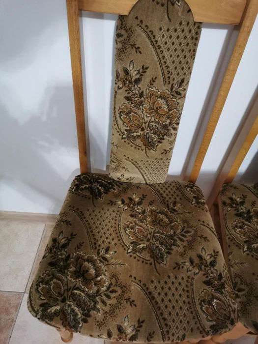 Do salonu, stół, 10x krzeseł, komoda, kredens