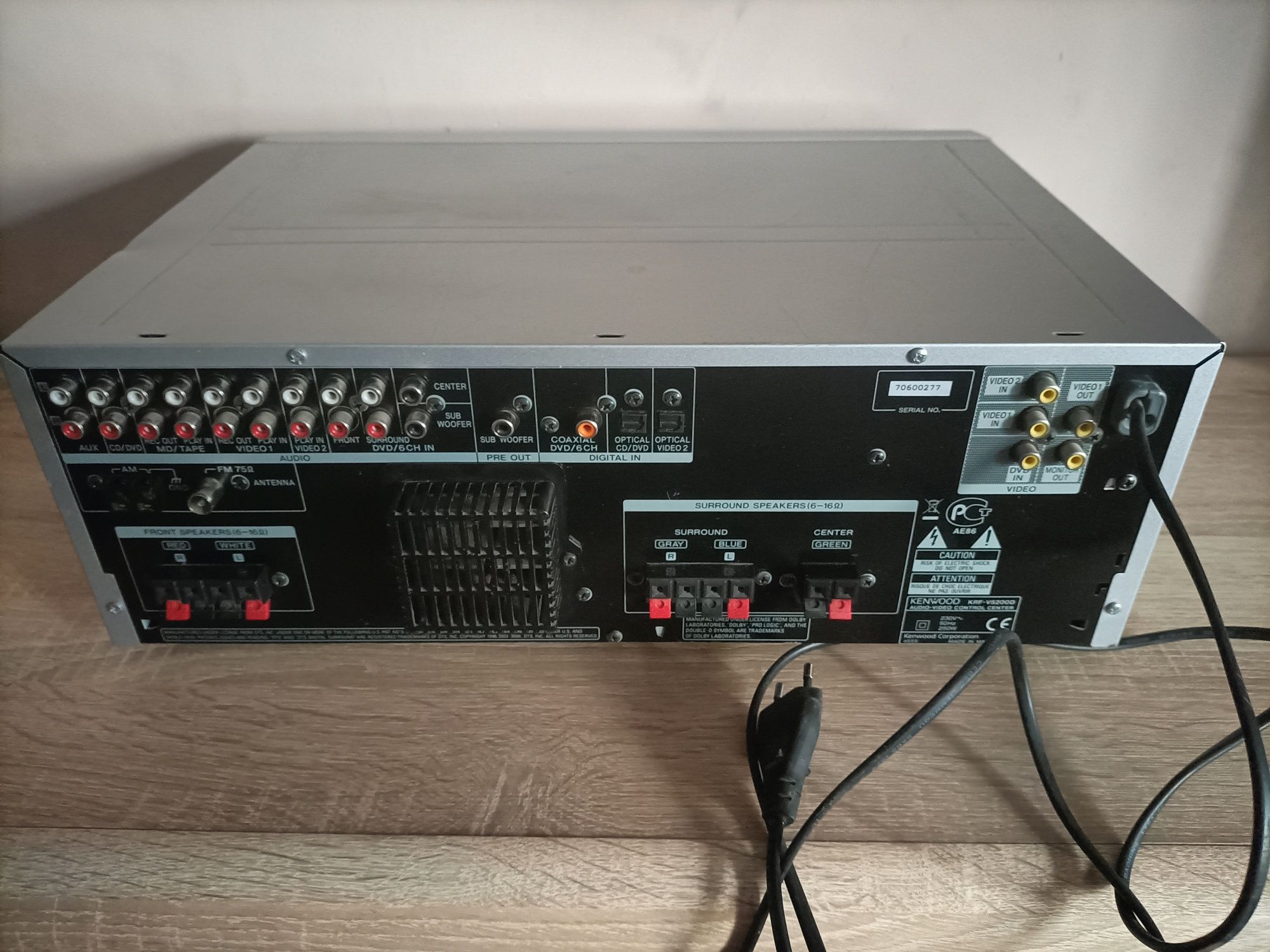 Kenwood KRF-V5200D amplituner