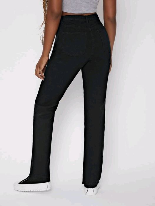 Jeans pretos cintura subida