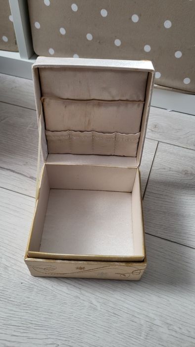 Тримач для прикрас шкатулка