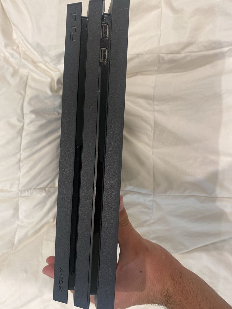 Playstation 4 Pro 1TB - Excelente estado