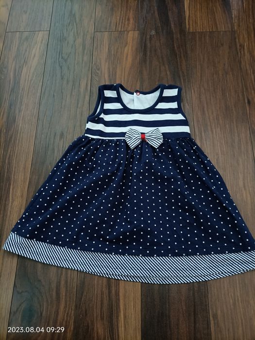 Różne sukienki dla dziewczynek