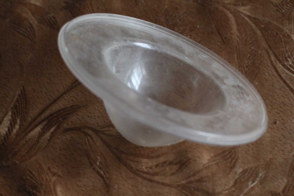 Віддам безкоштовно скляний глобус люстри