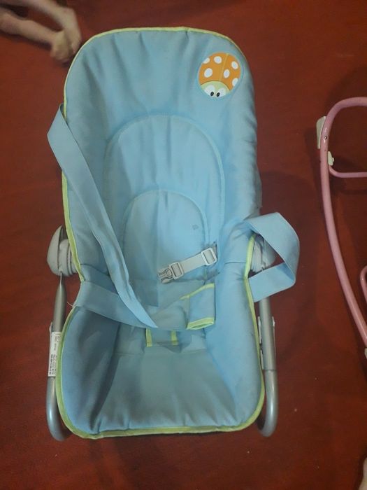 Дитяче крісло качалка chicco.
Музикальна кнопка зверху працююча.