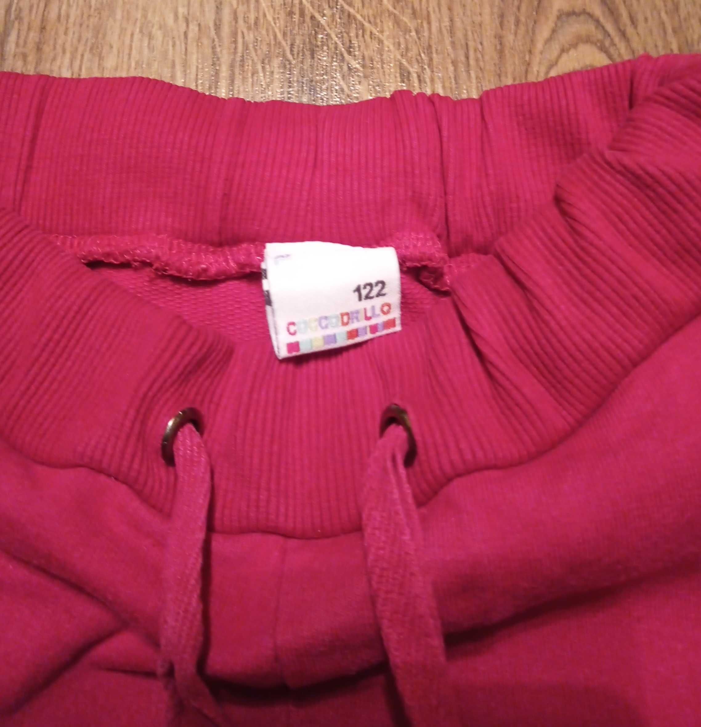 czerwone spodnie dresowe Coccodrillo rozm. 122