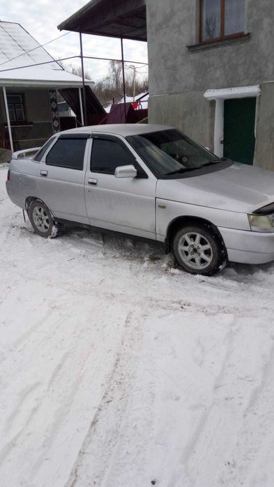 ВАЗ2110 2003 року випуску газ/бензин на повному ходу