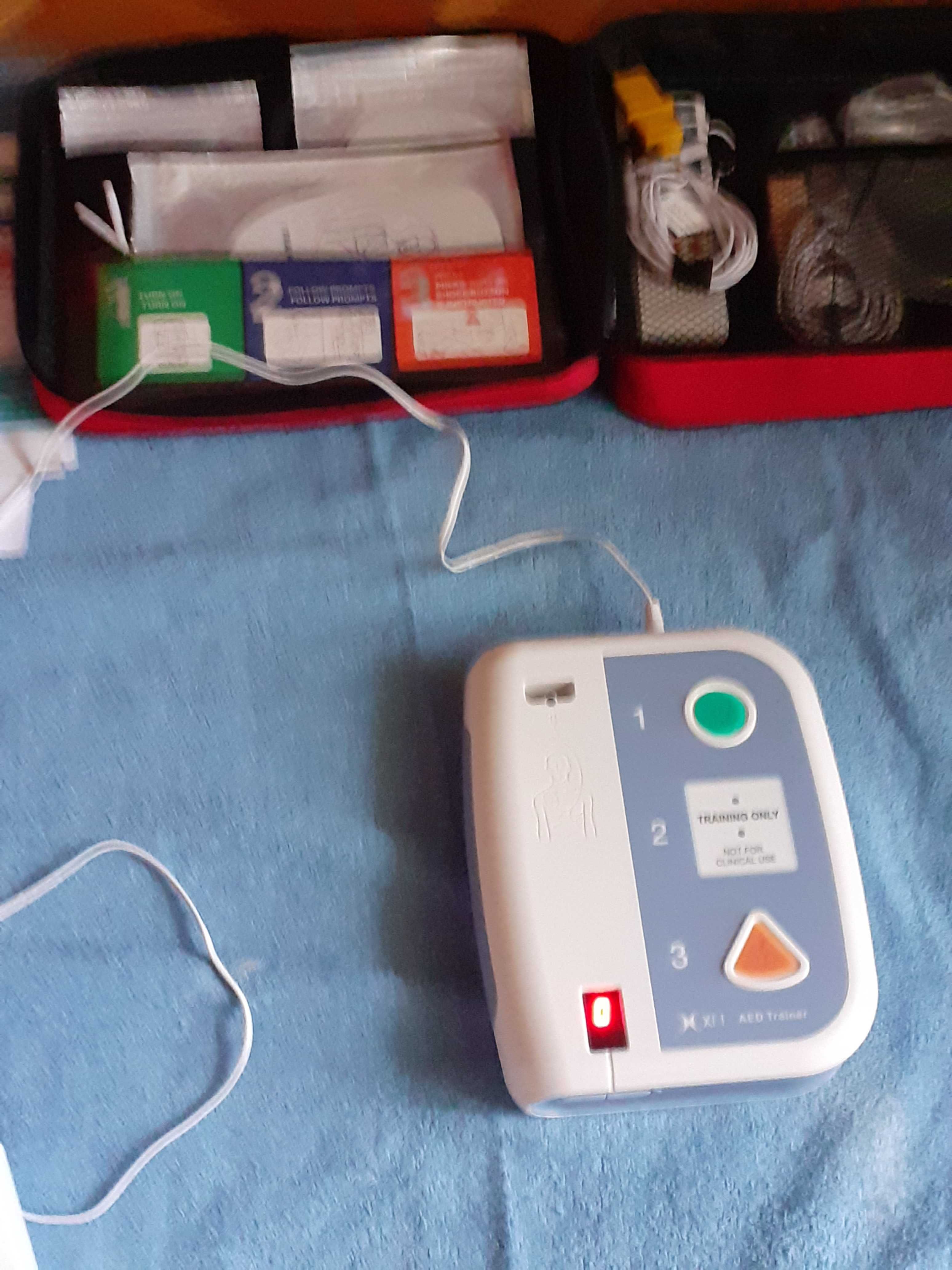 AED (autodefibrylator) szkoleniowy