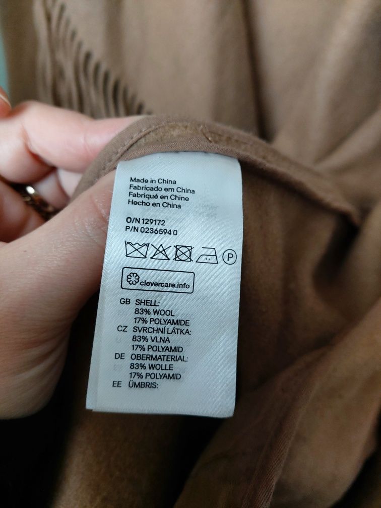 Wiosenny damski plaszcz H&M trencz 83% Wool  beżowy z fredzlami