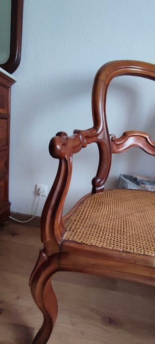 Canapé antigo em carvalho com palhinha, restaurado e elegante