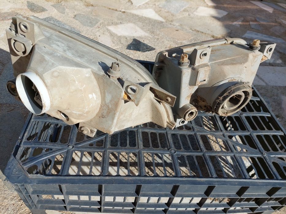 2 Óticas frontais Ford Escort