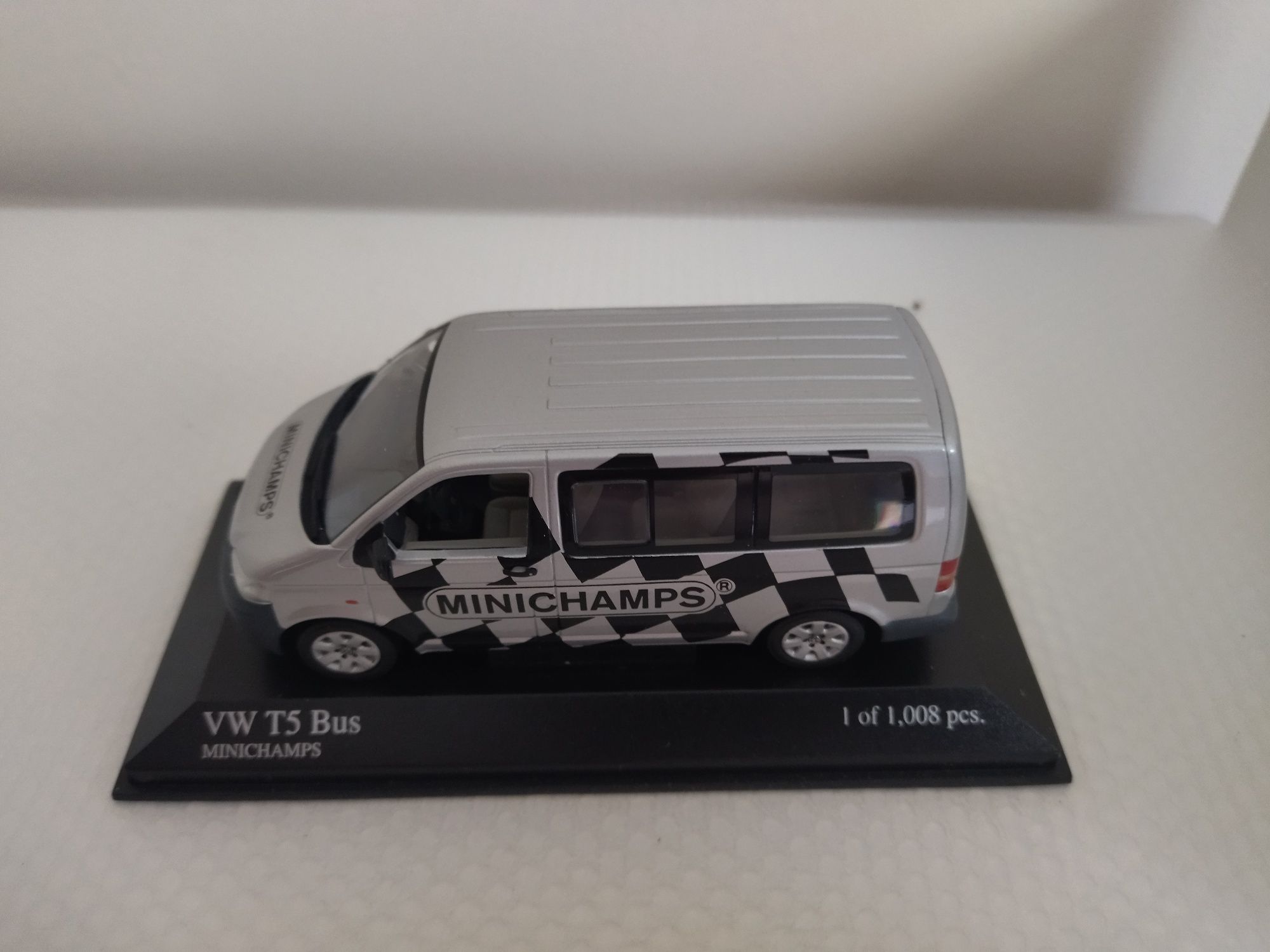 Miniatura Volkswagen T5 Bus 1/43 Nova
