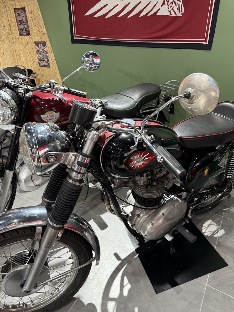 BSA B40 Royal Enfield 350 Bullet