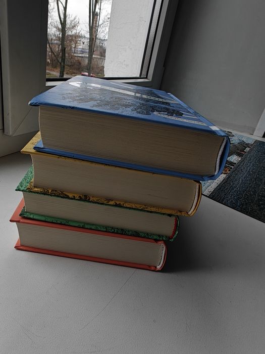 Крізь дзеркала серія цикл, Зимові заручини, Викрадені з Місяцесяйва