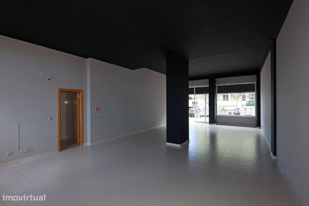 Loja em bom estado com 78m, no Laranjeiro e Feijó (PM60397)