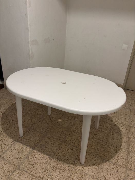 Mesa de plástico + 9 cadeiras