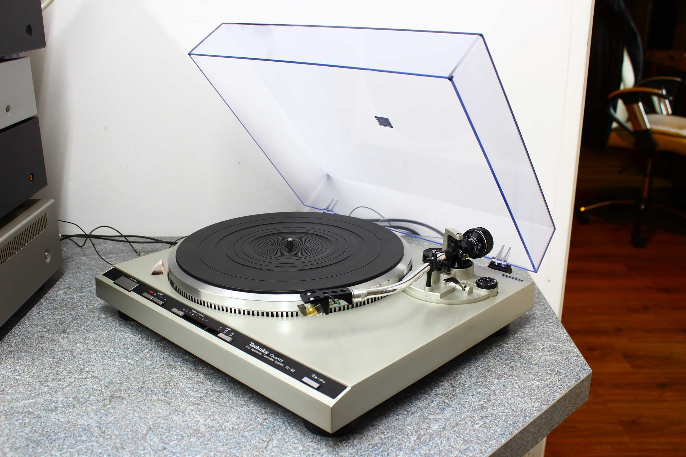 Gramofon Technics SL-Q3 + AKG P8E * Direct Drive * Quartz *