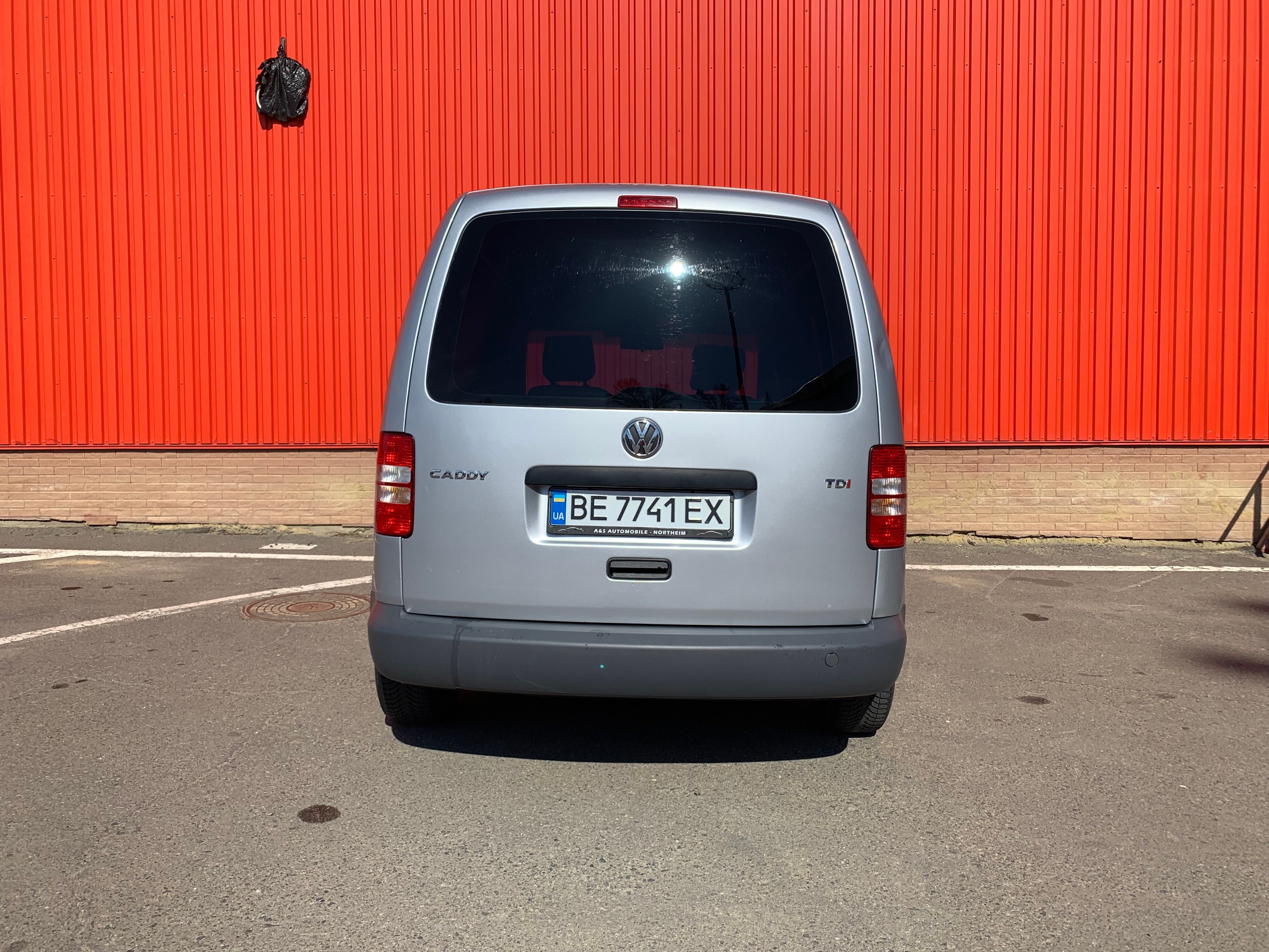 Volkswagen Caddy 2011 1.6TD  грузопассажирский 5 мест