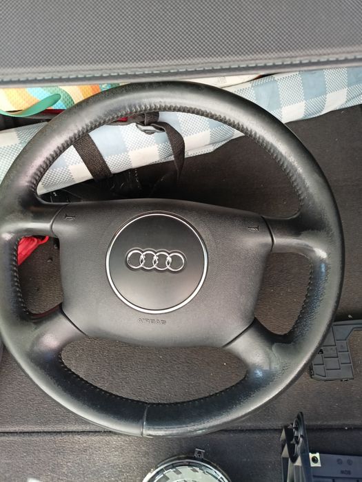 Várias peças Audi A4 B6
Tudo = 50€
 Peças individuais, negociar por m