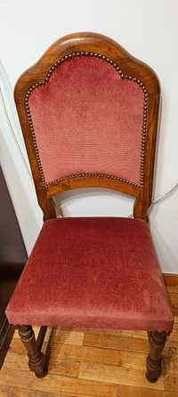 Cadeiras em estilo clássico
