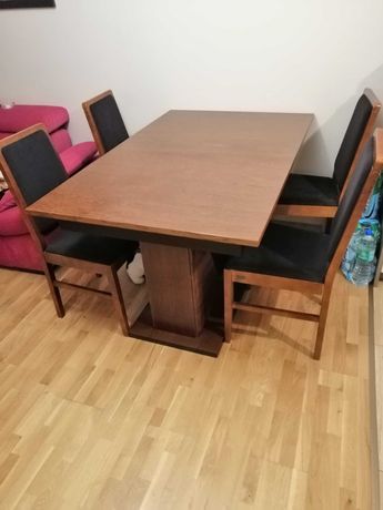 Nowoczesny drewniany stół + 4 krzesła  firmy Mebin