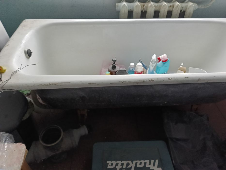 Чавунна ванна під реставрацію