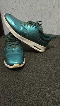 Продам кроссовки Nike air max thea