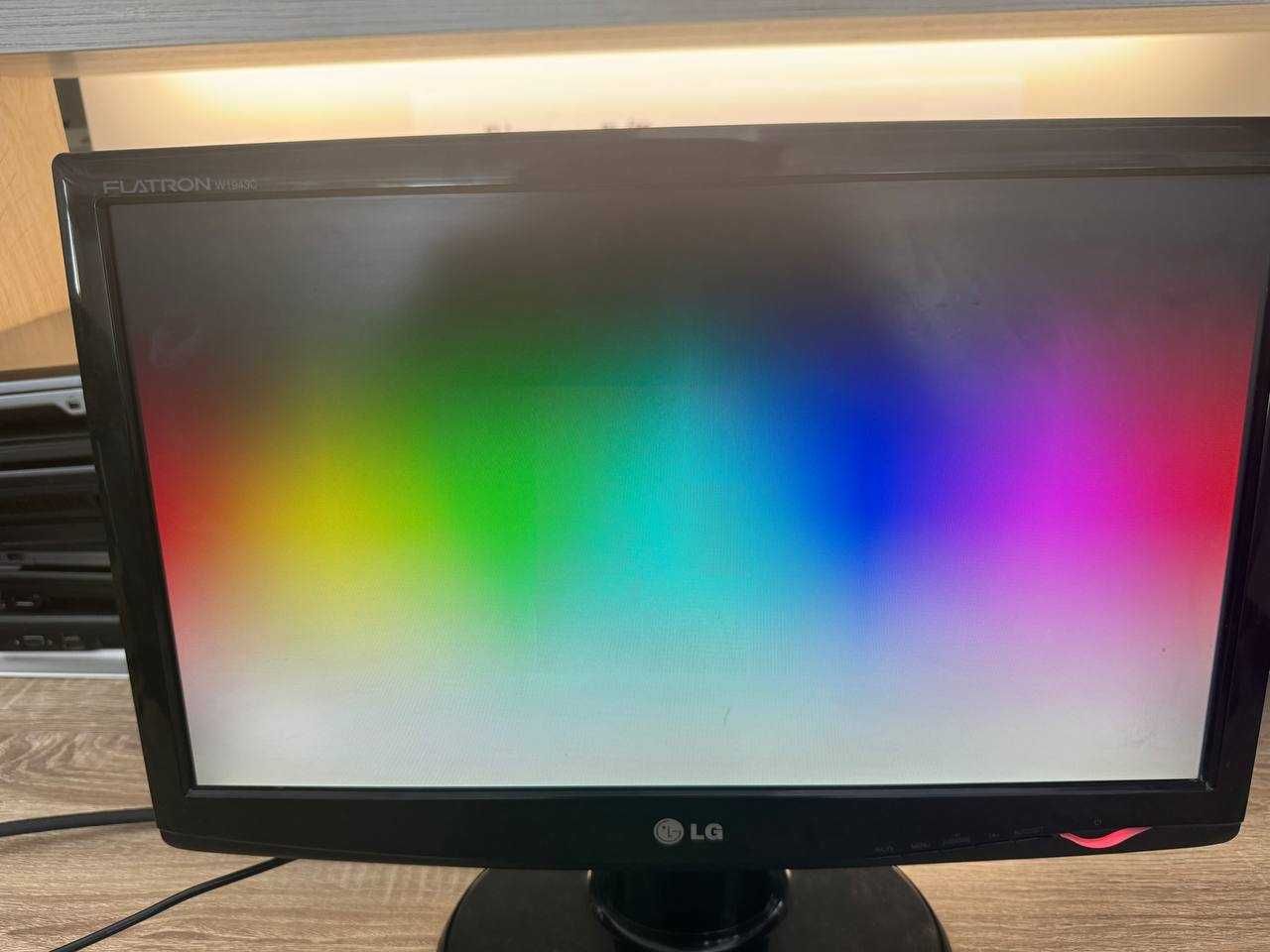 Б/В LG Flatron W1943C — 18.5" / HD / VGA