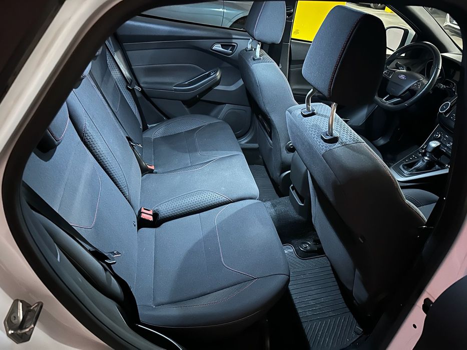 Ford Focus ST-Line 1.5 EcoBoost (niski przebieg)