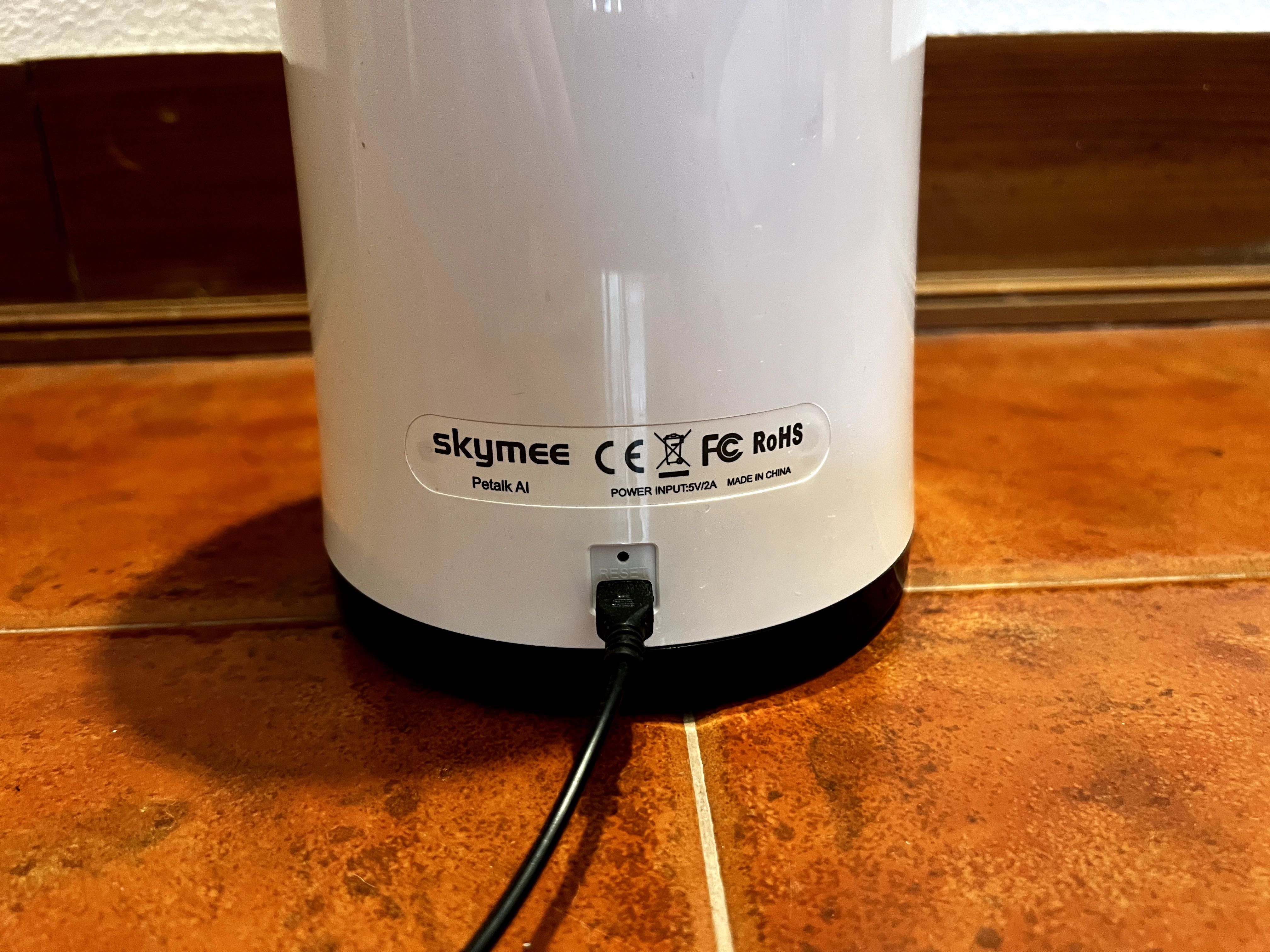 Camera pet Skymee Petalk AI lança biscoitos como novo