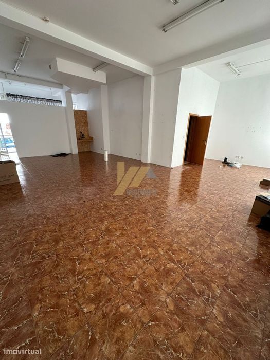 Loja com grades de proteção