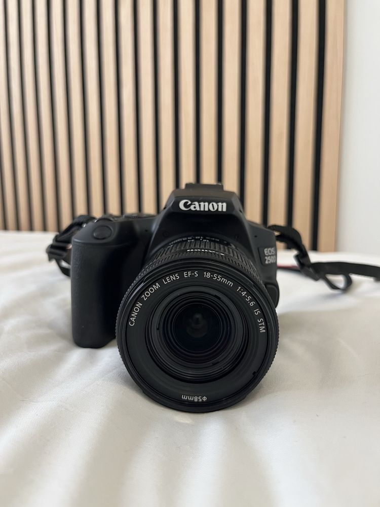 Camera Canon EOS 250D