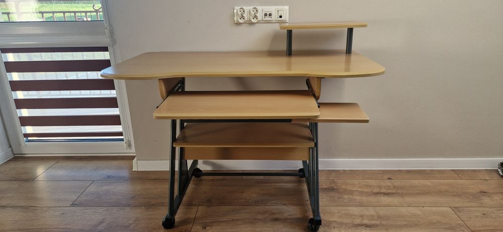 Biurko do komputera szkolne