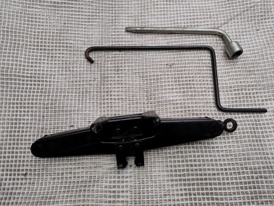 Toyota Corolla Verso 2 II 04-09 lewarek podnośnik klucz wysyłka OLX