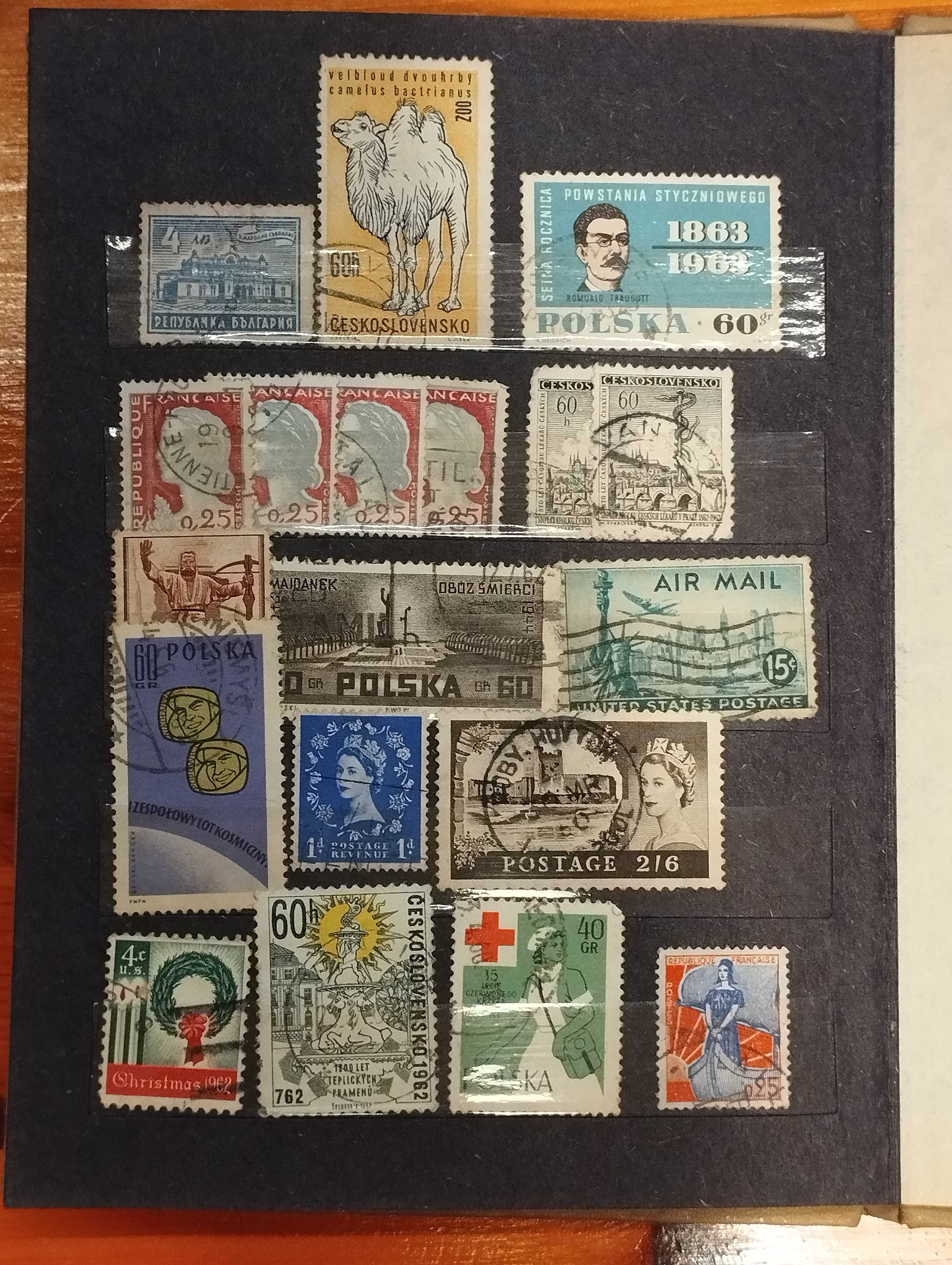 Klaser ze znaczkami z Bułgarii, Czechosłowacji, Włoch, Niemiec, Polski