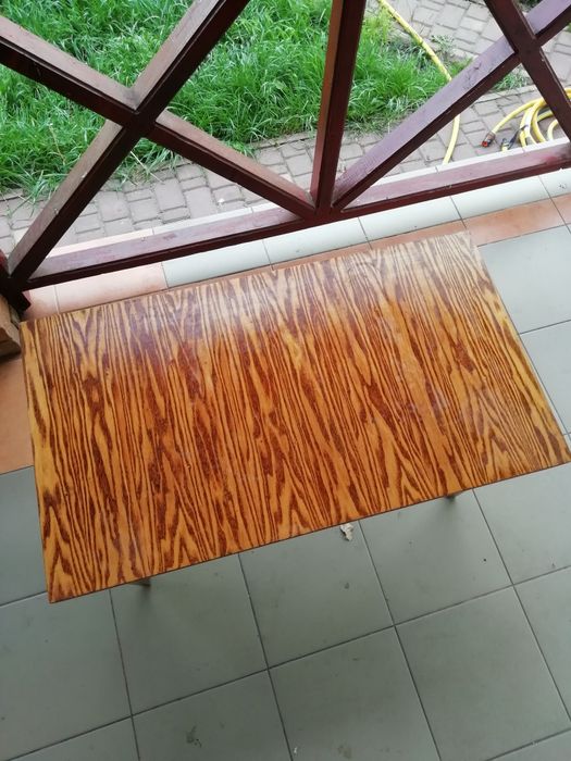 Стол для гостиной