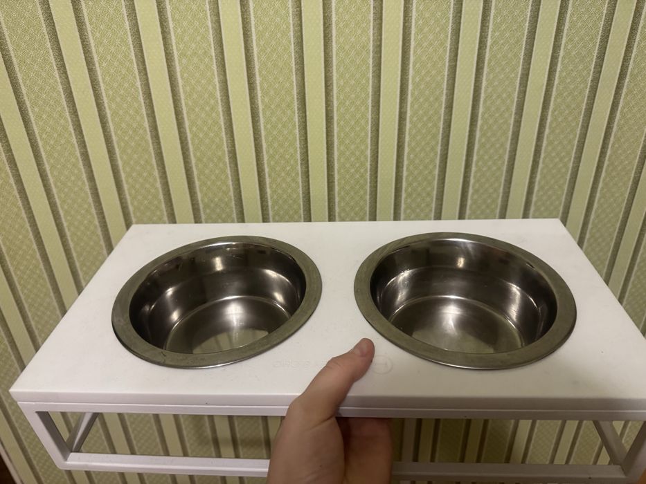 Подставка с мисками для собаки