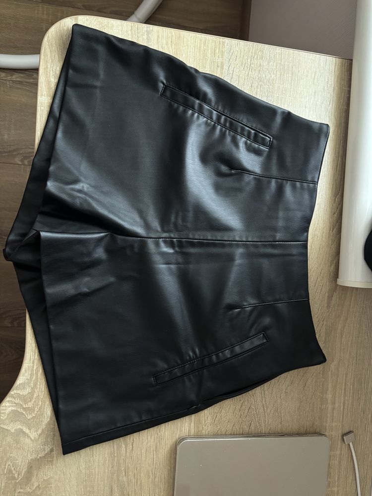 Шкіряні шорти zara