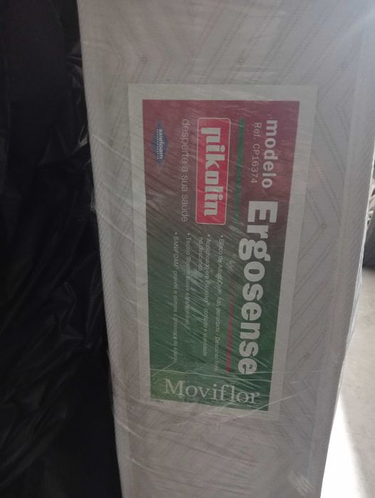 Cama de casal metálica com estrado e colchão | Bom estado