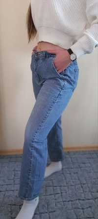 Синие женские джинсы