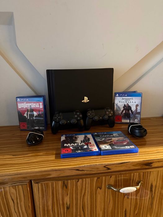 [PS4] Konsola SONY PlayStation 4 Pro 1TB (12.00 SOFT) + 2 Pady + 4 Gry