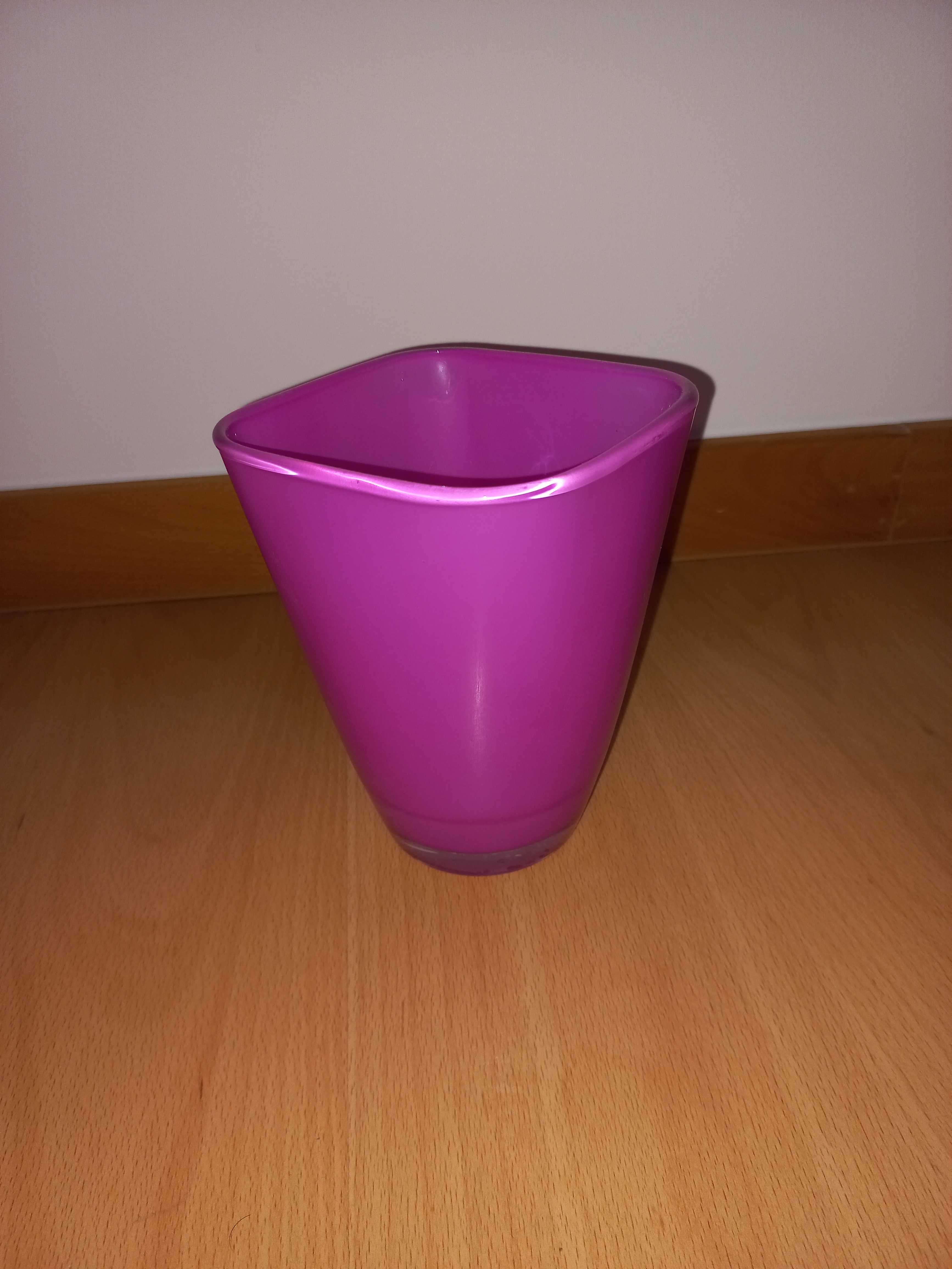 Vaso em vidro cor de rosa