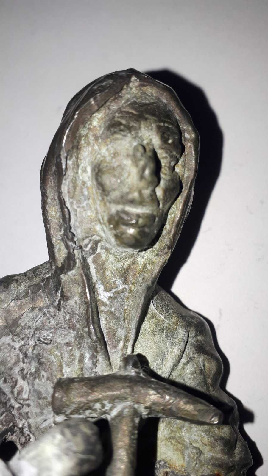 Оловянная статуя Старатель винтаж