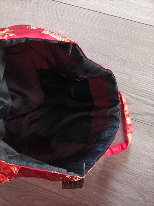 Torebka z motywem chińskich smoków