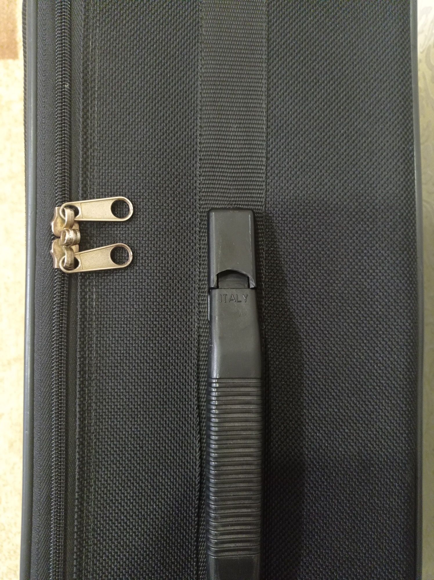 Продам чемодан фирма SAMSONITE