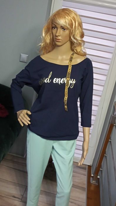 Bluzka Damska. Fason Prosty.