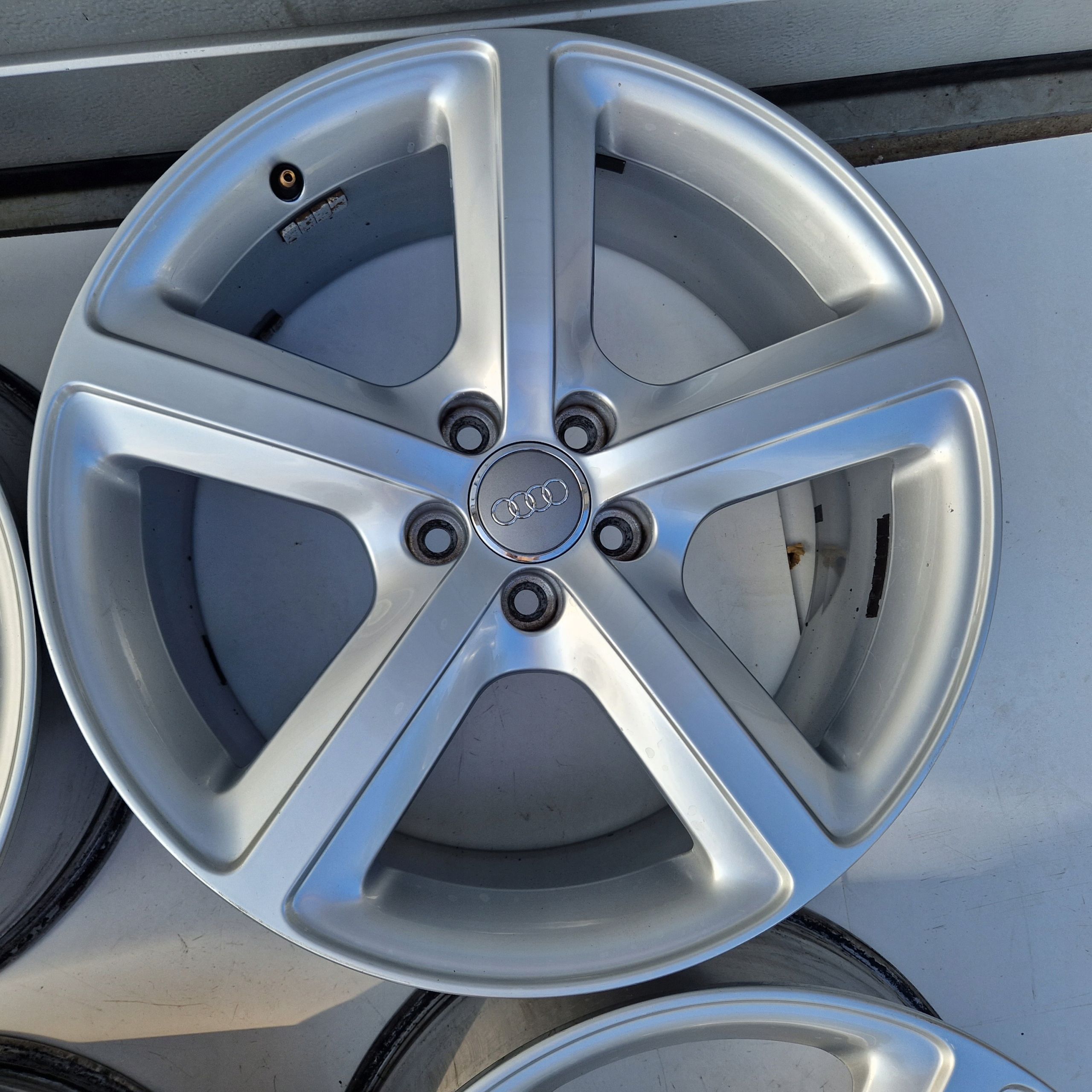 Audi Q5 A5 S5 A4 B8 B9 A6 C6 C7 5x112 19'' IS39