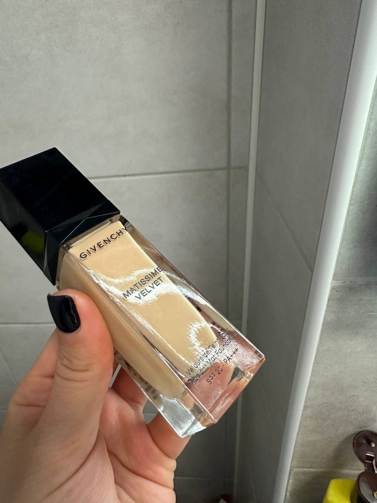 Тональная основа для лица Givenchy