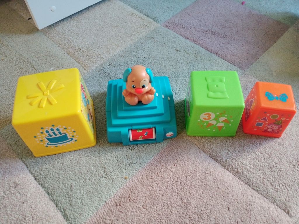 Fisher Price interaktywne prezenciki piesek uczniaczek